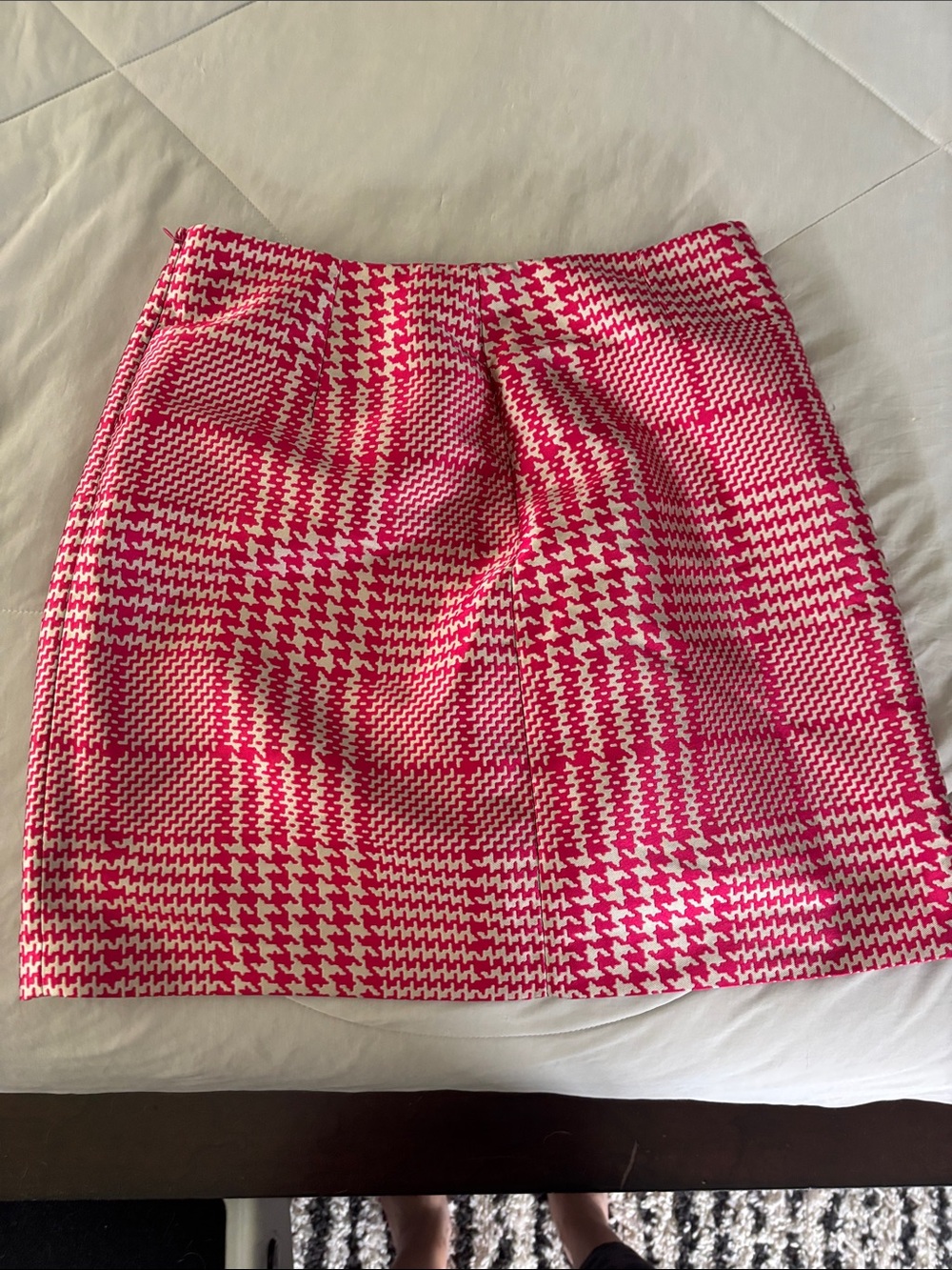 White House Black Market Pink Houndstooth Mini Skirt